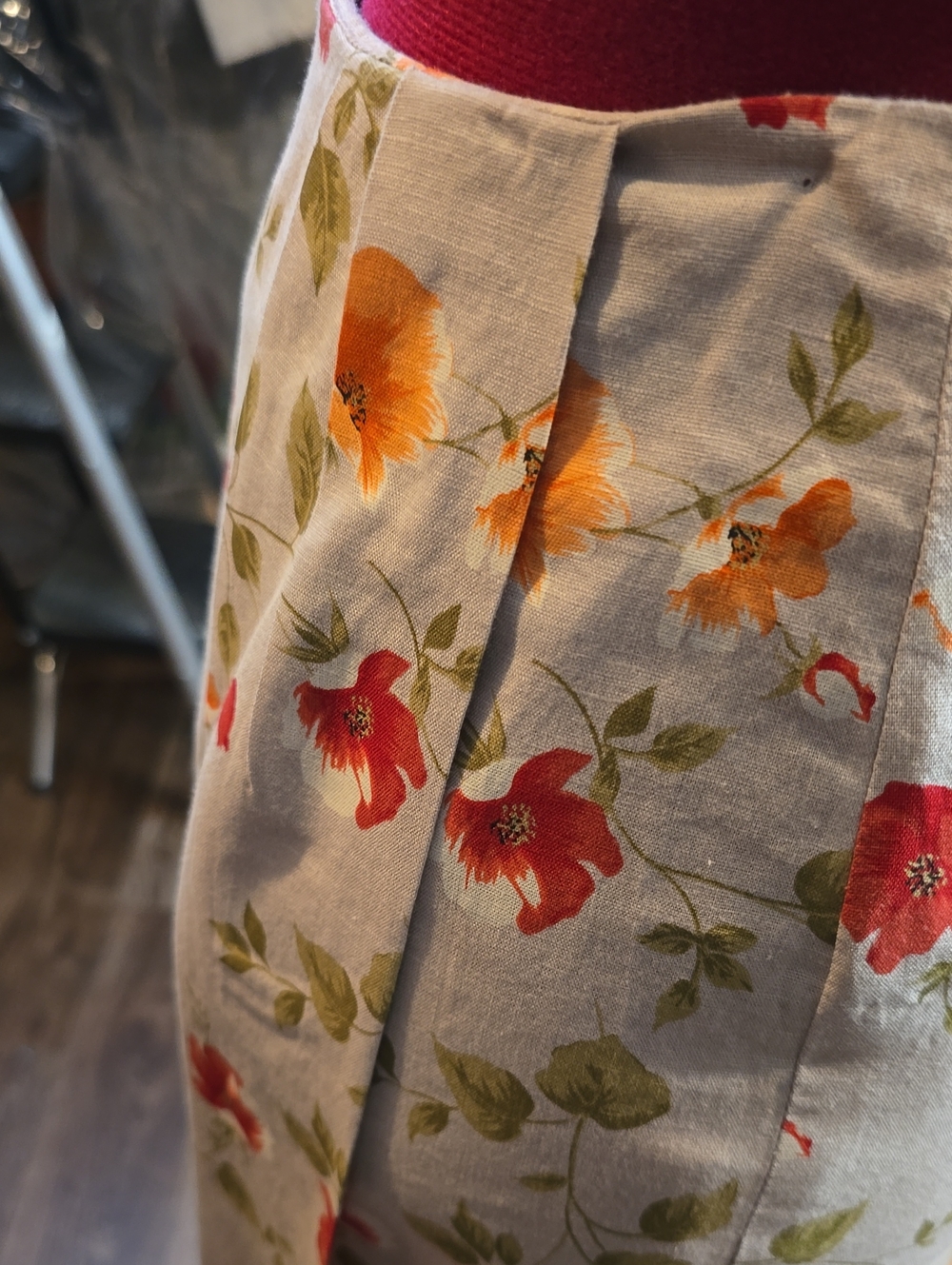 Chaus Floral Midi faux wrap Skirt in Cream with Red & Orange Blooms sz 6 - Picture 8 of 9